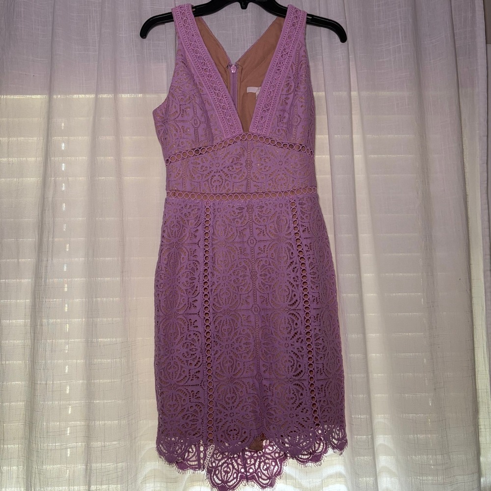 Harlyn Dress Women XS Lavender Purple Lace Sheath Deep V-Neck Scalloped Hem Trim